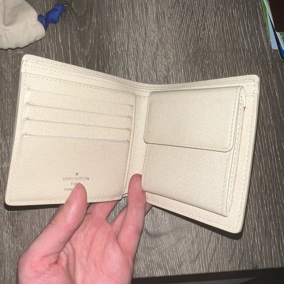 Louis Vuitton Men’s Wallet - Picture 7 of 7